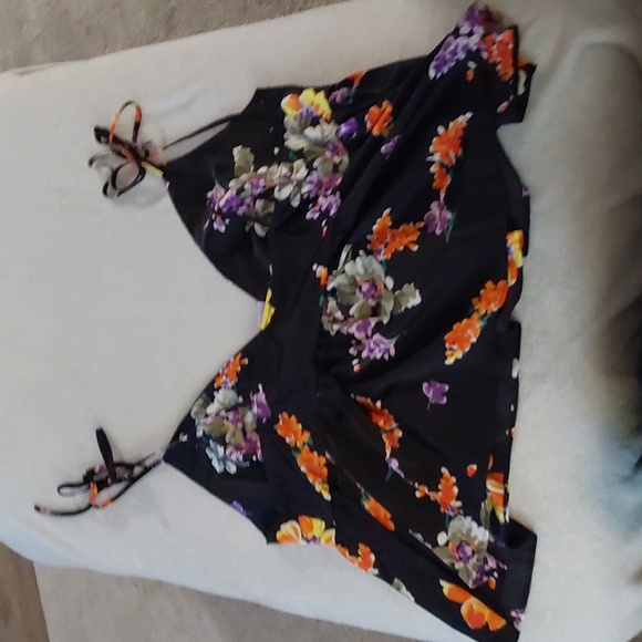 💜Floral cropped tank top from SAVAGE - Picture 2 of 3